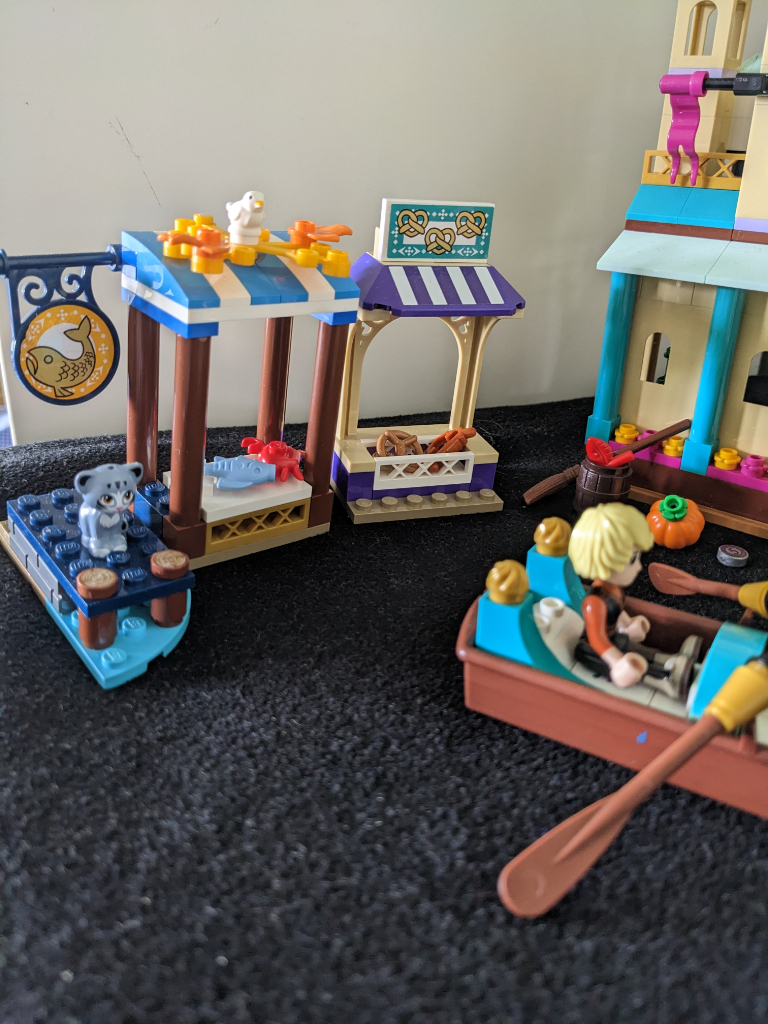LEGO Disney Frozen II - Arendelle Castle Village (41167)