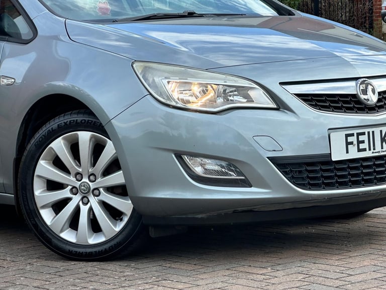 2011 Vauxhall Astra 1.4 16v Exclusiv Euro 5 5dr HATCHBACK Petrol Manual