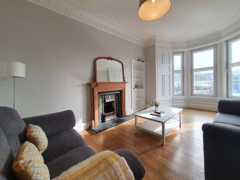 Dalziel Place: Bright generously sized 3 bed furnished flat available for rent