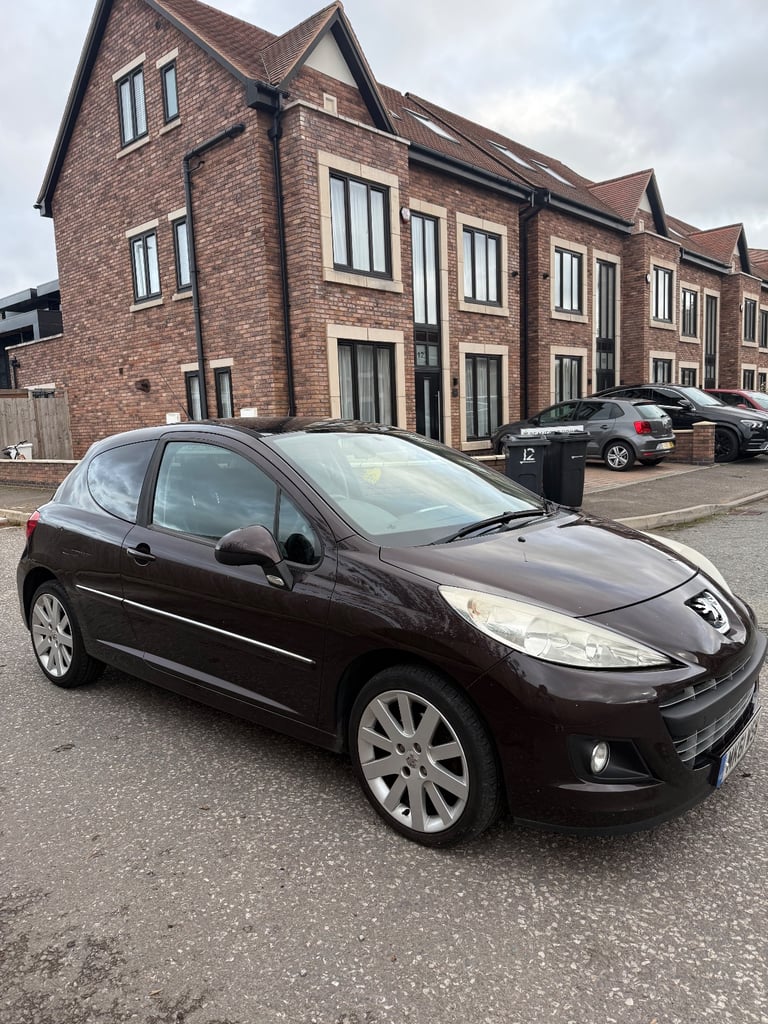 Peugeot 207 1.6 Petrol 2011 * ALLURE EDITION RARE COLOUR*