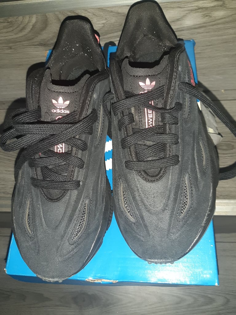 image for Adidas trainers size 4.5 in box