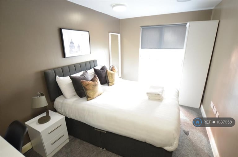 3 bedroom flat in Fox Street Village, Liverpool, L3 (3 bed) (#1037058)