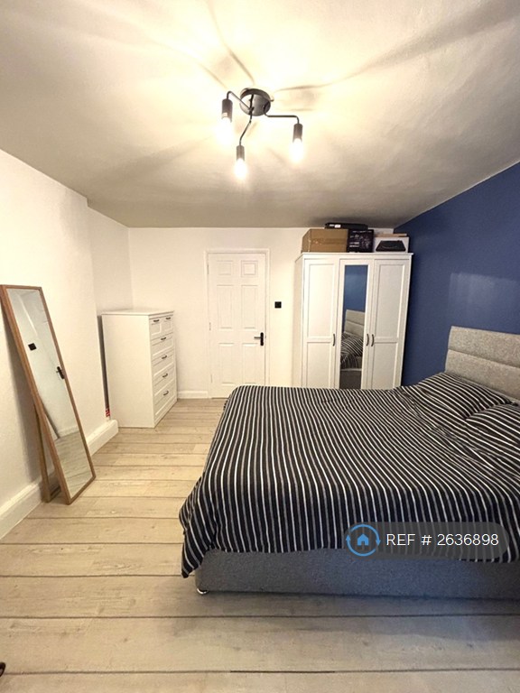 1 bedroom flat in Central Hill, London, SE19 (1 bed) (#2636898)