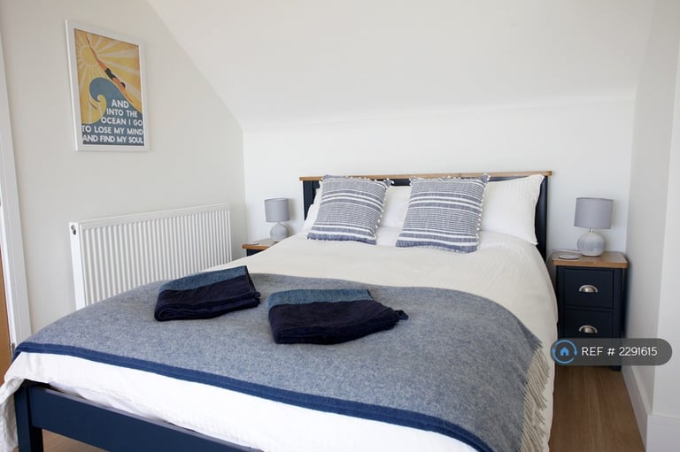 2 bedroom flat in Sandgate High Street, Sandgate, Folkestone, CT20 (2 bed) (#2291615)