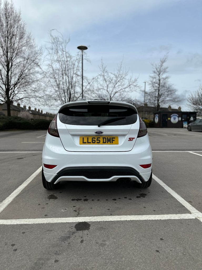 Ford Fiesta ST-3 Hatchback 2016 Manual 1.6 3 doors Heated Recaro Seats LEDs DRLs