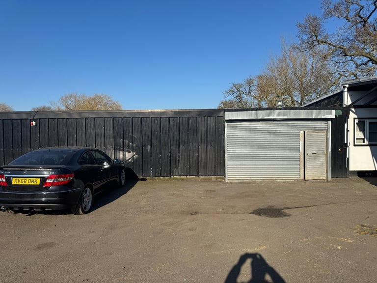 Workshop warehouse to rent 800sqft Bracknell Maidenhead Windsor Berkshire £1200 pcm