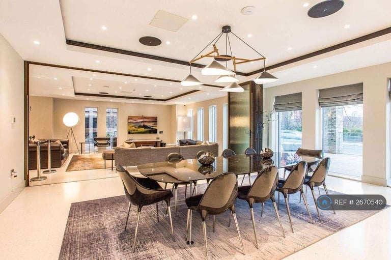 2 bedroom flat in Elizabeth Tower, Manchester, M15 (2 bed) (#2670540)