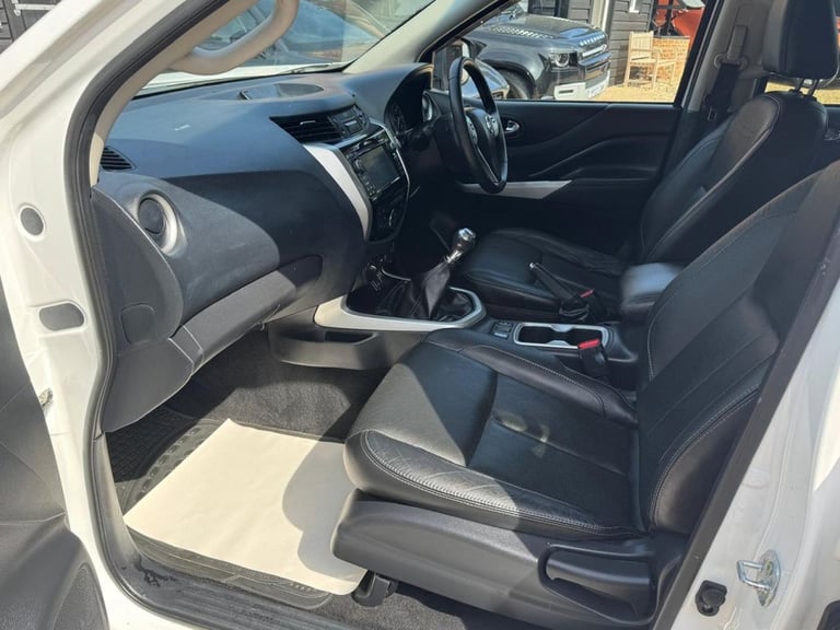2018 Nissan Navara Double Cab Pick Up Tekna 2.3dCi 190 4WD PICK UP DIESEL Manual