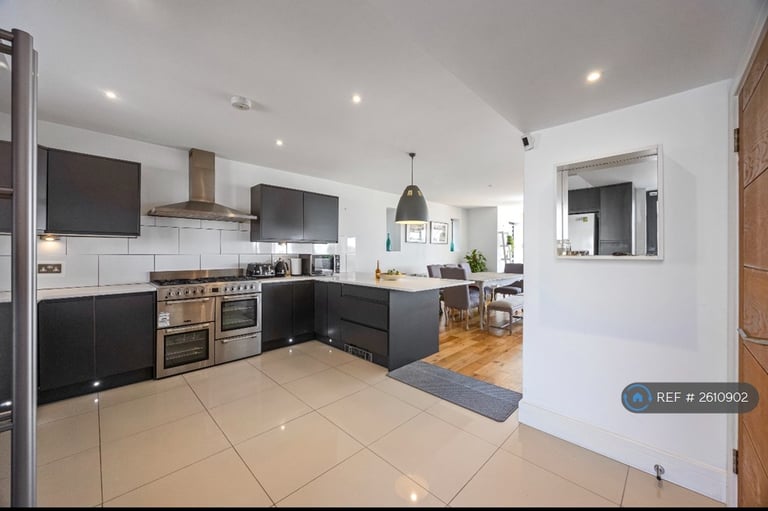 4 bedroom house in Marine Drive, Saltdean, Brighton, BN2 (4 bed) (#2610902)