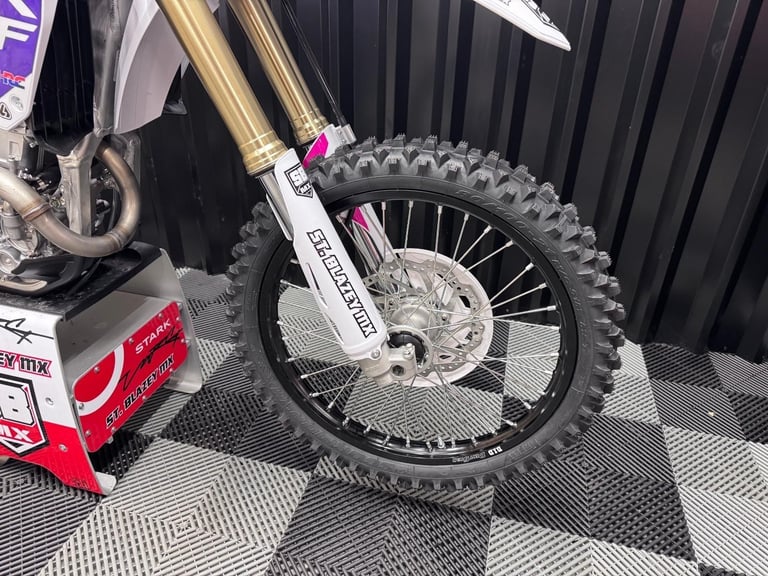 BRAND NEW HONDA CRF 250 RS PINK EDITION MOTO-X BIKE