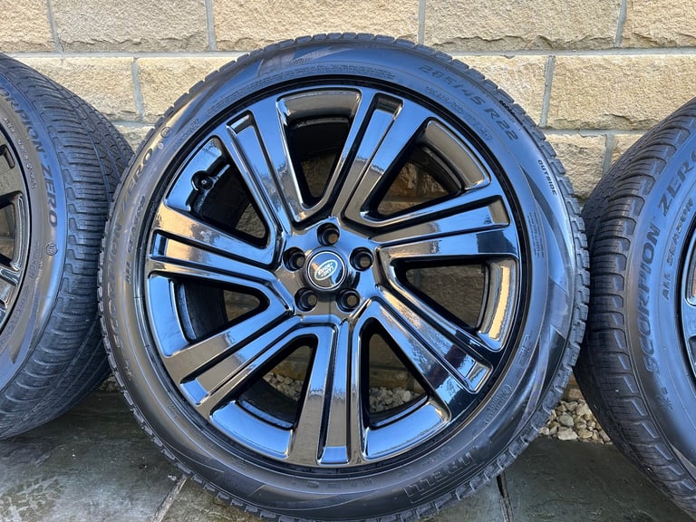 Range Rover Sport Vogue Discovery L460 22" Alloy wheels style 7023 Powdered Black & 8mm Pirelli’s!