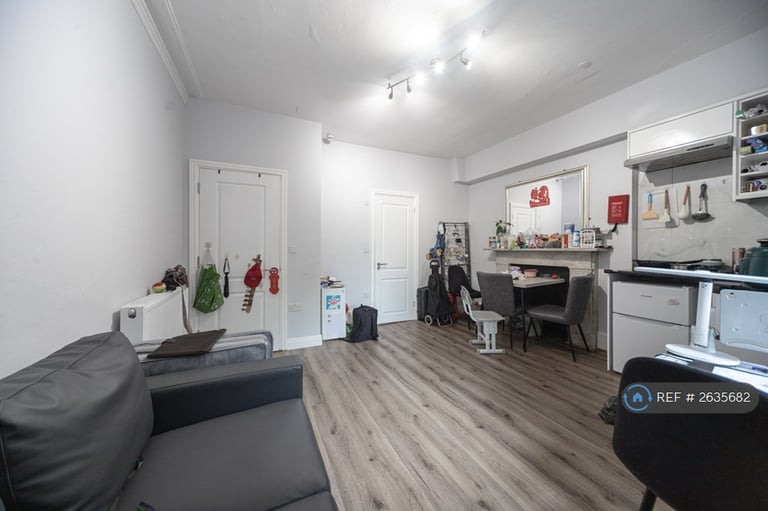 Studio flat in Lexham Gardens, London, W8 (#2635682)