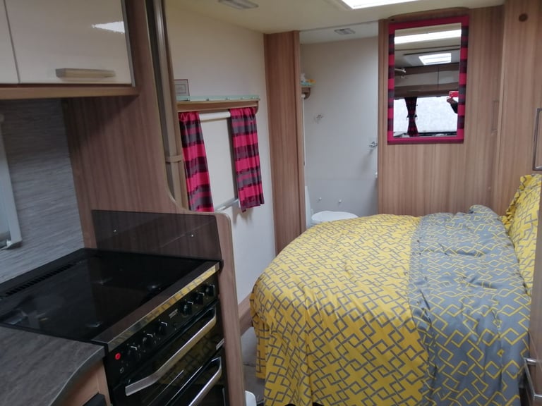 LUNAR LEXON 560 TOURING CARAVAN