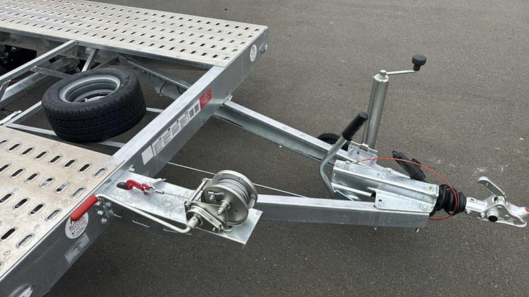 BRAND NEW 4M x 2,1M TWIN AXLE JUPITER CAR TRANSPORTER BEAVERTAIL 2700KG