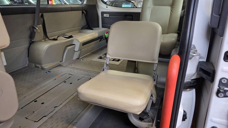  Nissan Elgrand Caravan twin mobility Chair auto lift Petrol Automatic