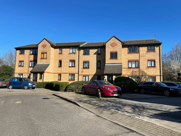image for Two-bedroom NO LIFT  flat located on the second floor Dehavilland Close, Northolt UB5 6RY
