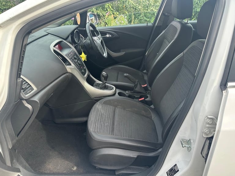 2014 Vauxhall Astra 1.6 CDTi 16V ecoFLEX Excite 5dr HATCHBACK Diesel Manual