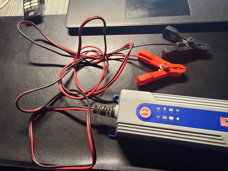 Ultimate Speed ULGD 3.8 A1 12V/6V Lead Acid Battery Charger - FULLY WORKING