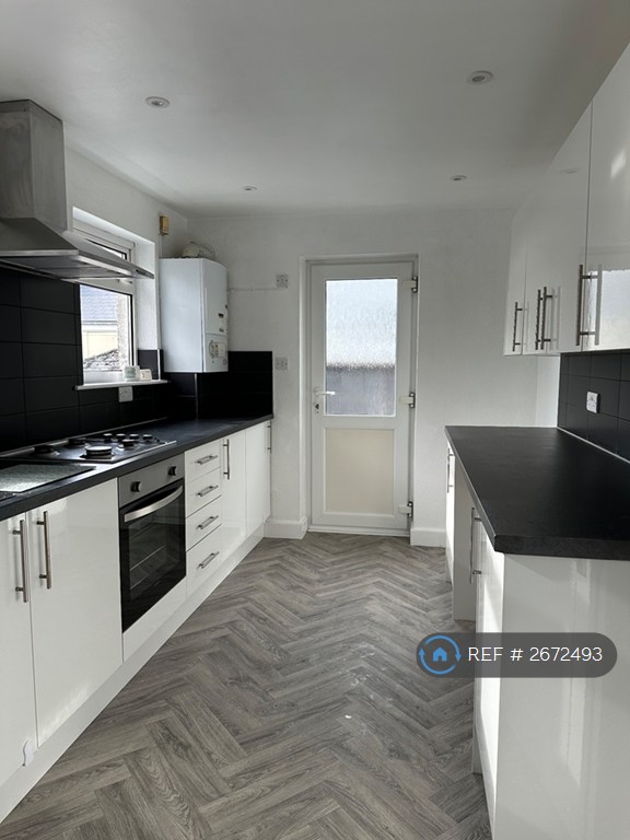 3 bedroom flat in Waterloo Street, Plymouth, PL4 (3 bed) (#2672493)