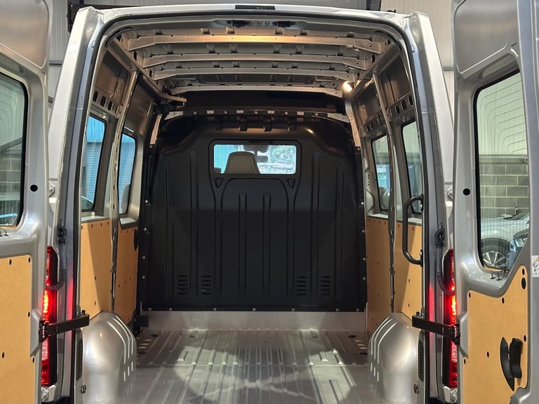 2024 Renault Master 2.3 dCi 35 Business FWD SWB Medium Roof Euro 6 4dr PANEL VAN Diesel Manual