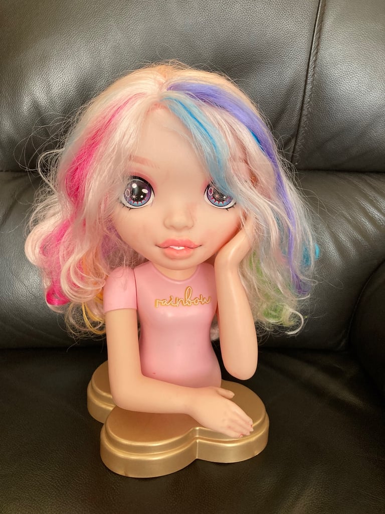 Rainbow high styling head