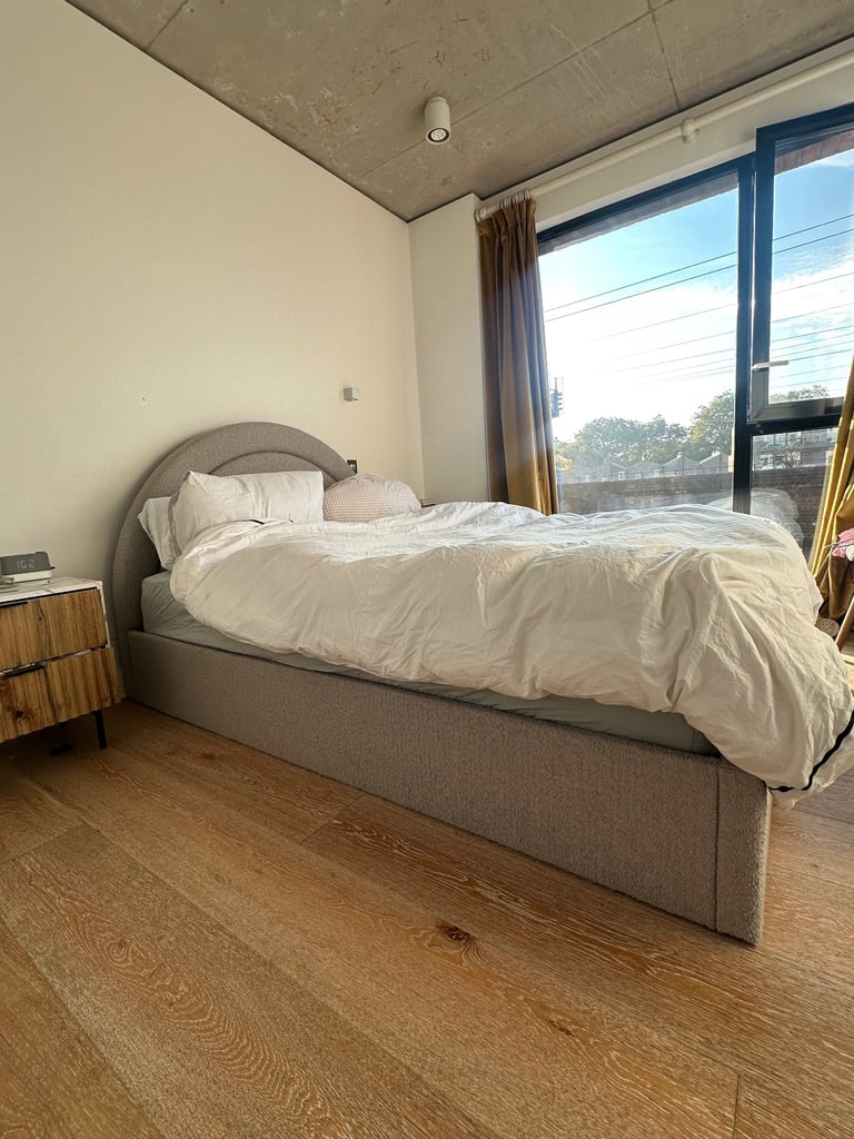 image for King Size Boucle Storage Bed
