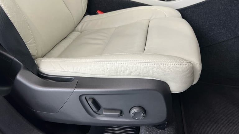 2022 Volvo XC40 2.0 B4P Plus Dark 5dr AWD Auto ESTATE PETROL Automatic