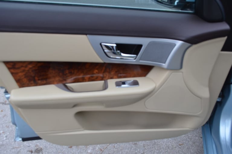 2012 Jaguar XF 2.2d Premium Luxury 4dr Auto SALOON DIESEL Automatic