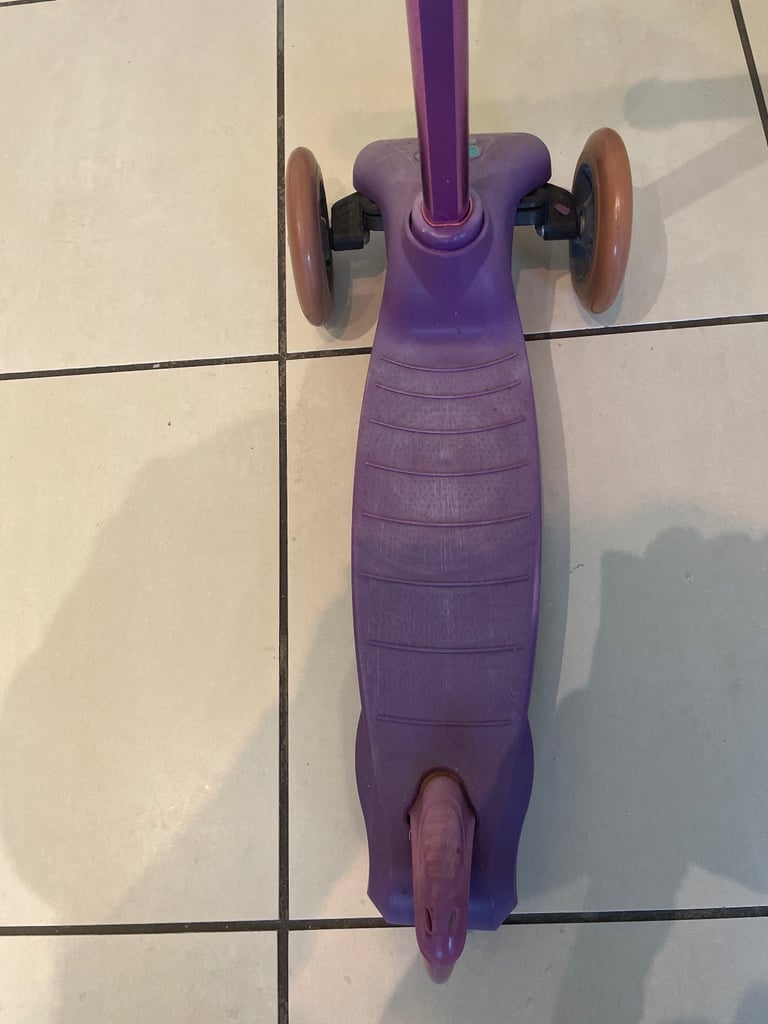 Girls Delta Sport Purple 3 wheel scooter 