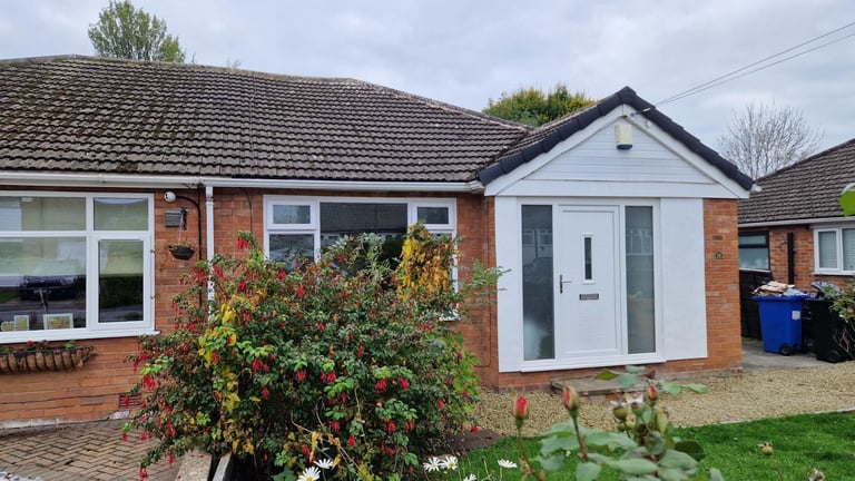 🏡 Spacious 2 Bedroom Bungalow – Available To Rent on Portloe Road, Heald Green SK8 3JT 