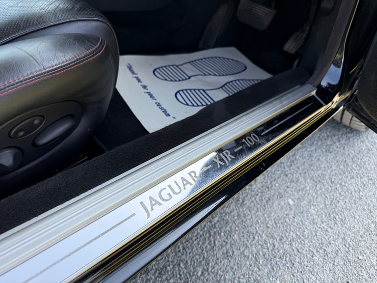 2002/51 JAGUAR XJR 100 SUPERCHARGED / ONE OF 82 IN THE UK / TWO OWNERS FROM NEW 