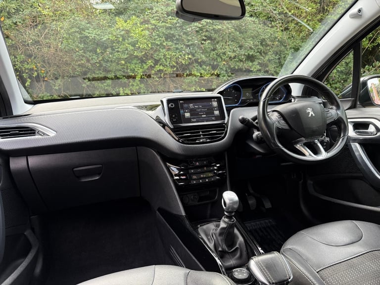 Peugeot 2008 1.6 Blue HDi Allure (120 ps) 5dr DIESEL MANUAL 2016/16