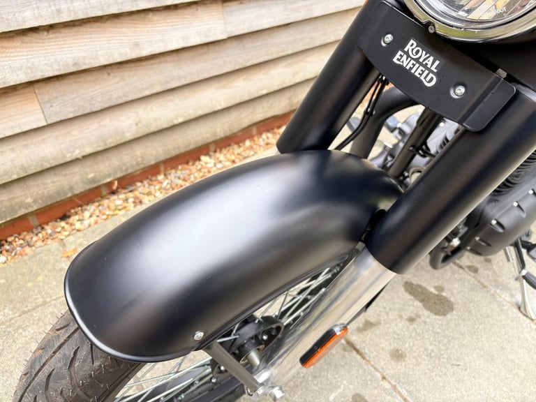 2023 / 23 Royal Enfield CLASSIC 350 £3500 Black 201 miles.