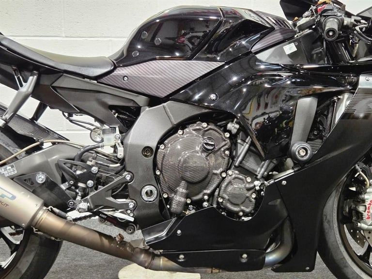 Yamaha R1 FULL SPARK EXHAUST! CARBON EXTRAS! LOVELY CONDITION! LOW