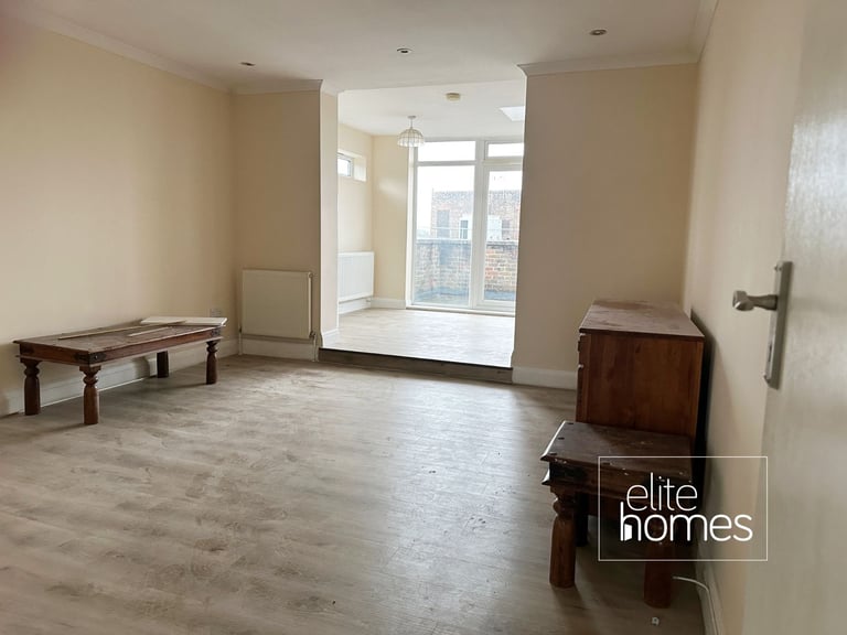 image for Large great condition Two bedroom Flat in a fantastic location in Twickenham, TW1.