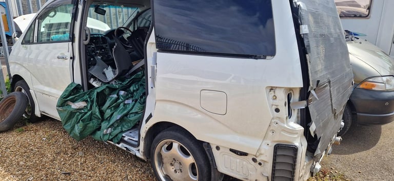 **BREAKING** FRONT SCREEN EXSAUST TOYOTA ALPHARD ALSO BODYSHOP 