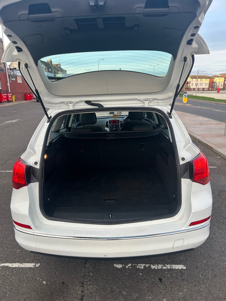 Vauxhall, ASTRA, Estate, 2015, Manual, 1598 (cc), 5 doors