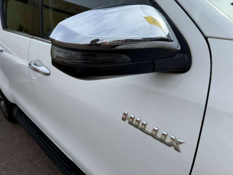 2019 Toyota Hilux 2.4 HI-Luxury Invincible D-4D 4WD Double Cab 4WD 5dr Pickup Diesel Manual