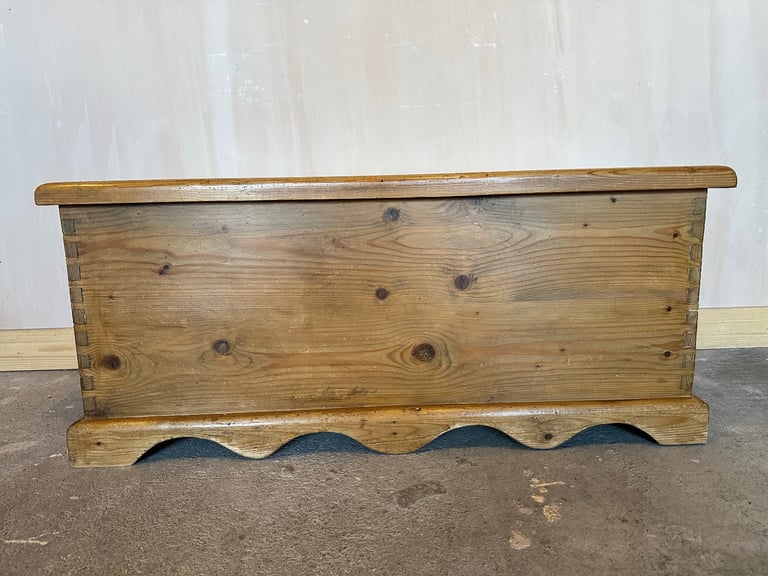 Solid Pine Blanket/Storage Box