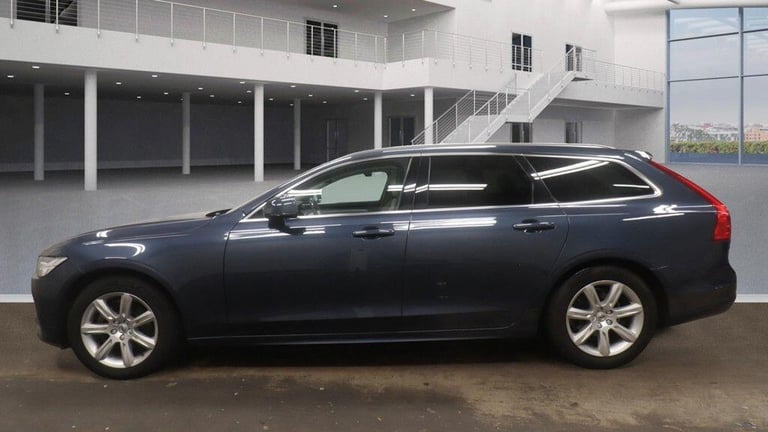 2018 Volvo V90 2.0 D4 Momentum Estate 5dr Diesel Auto Euro 6 (s/s) (190 ps) ESTATE Diesel Automatic