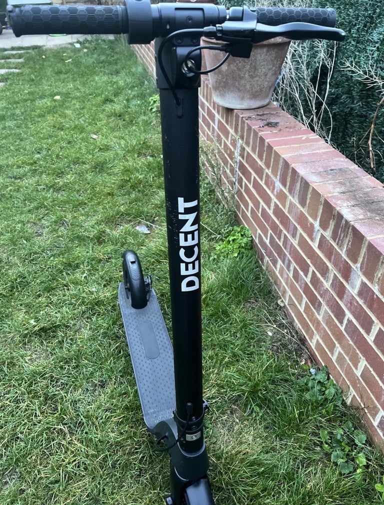 Decent x7 foldable electric scooter with 10” Tyres black
