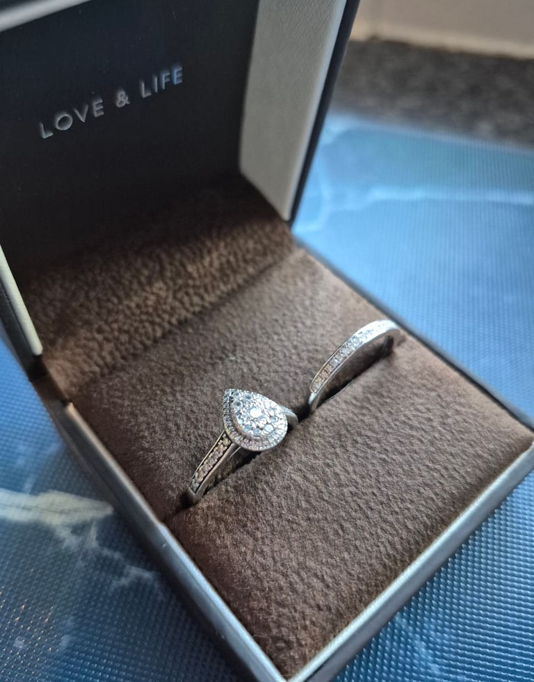 Engagement ring/Wedding ring set