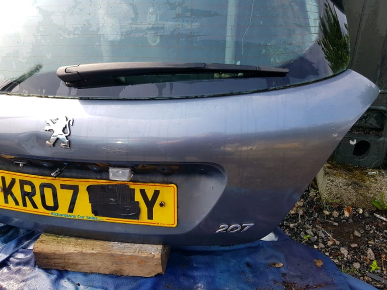 Peugeot 207 tailgate with spoiler 