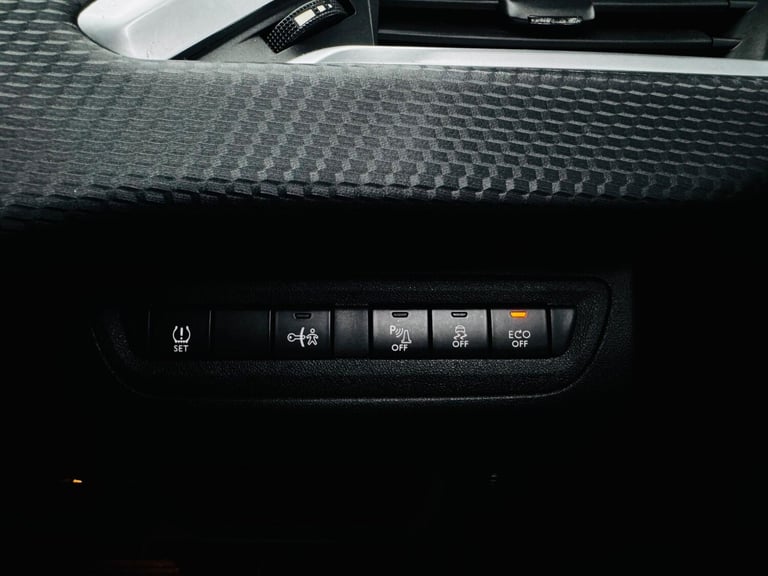 2015 Peugeot 2008 1.6 e-HDi Allure EGC Euro 5 (s/s) 5dr HATCHBACK Diesel Automatic