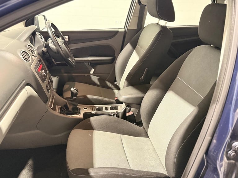 2011 Ford Focus 1.6 Zetec 5dr HATCHBACK Petrol Manual