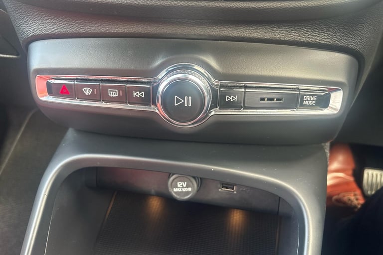  Volvo Xc40 2.0 B4 Mhev Inscription Pro Suv 5dr Petrol Hybrid Auto Euro 6 s/s