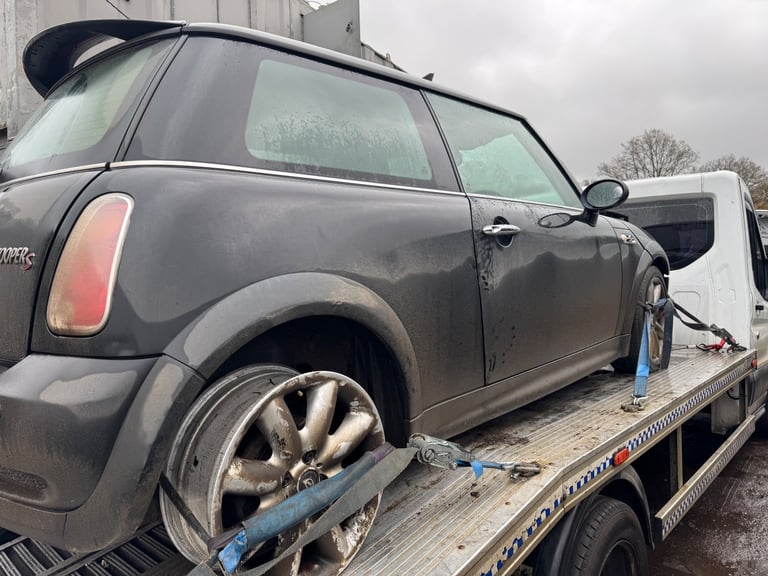 Mini Cooper S 1.6 supercharged 2004 black BREAKING FOR PARTS 