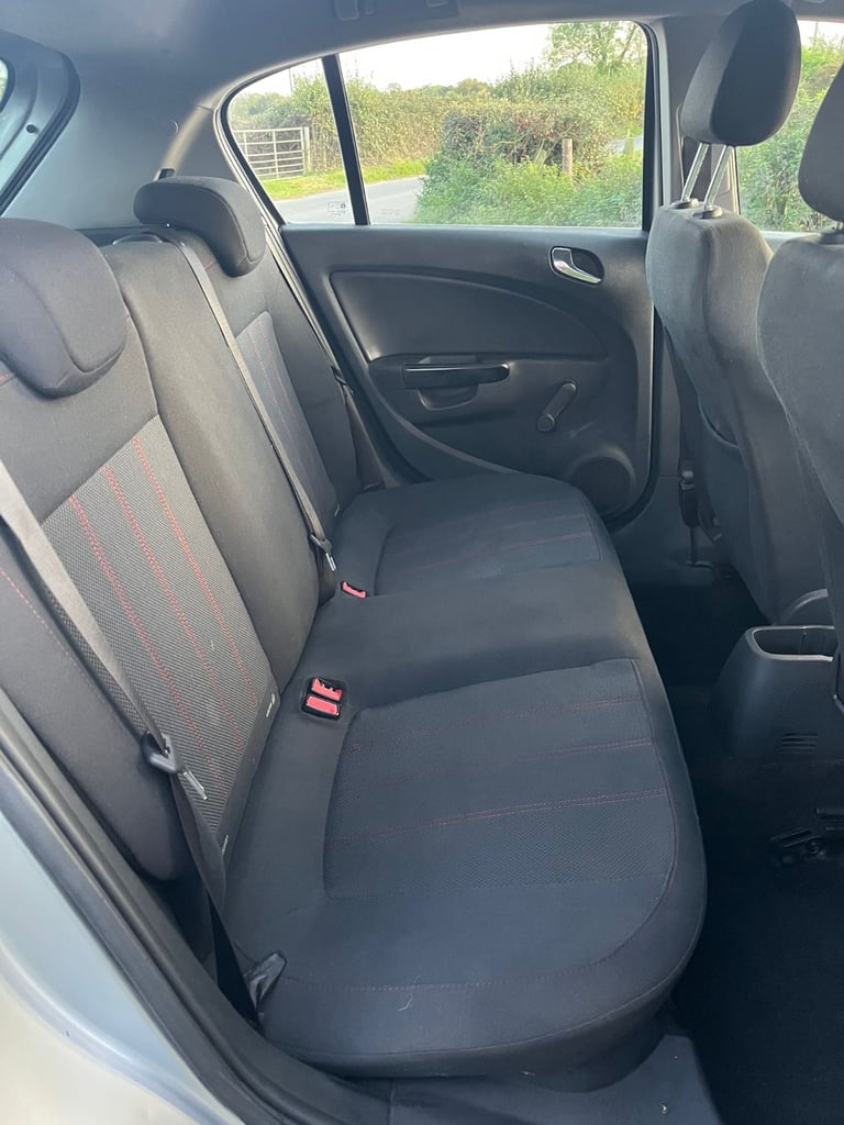 Vauxhall Corsa SXI, 1 year MOT, lots of service history, great car to drive and great condition! 