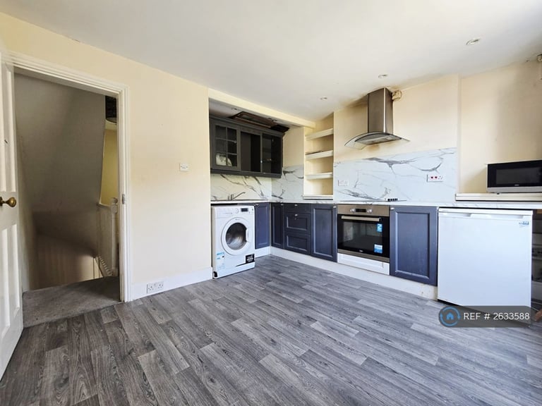 2 bedroom house in Military Road, Sandgate, Folkestone, CT20 (2 bed) (#2633588)