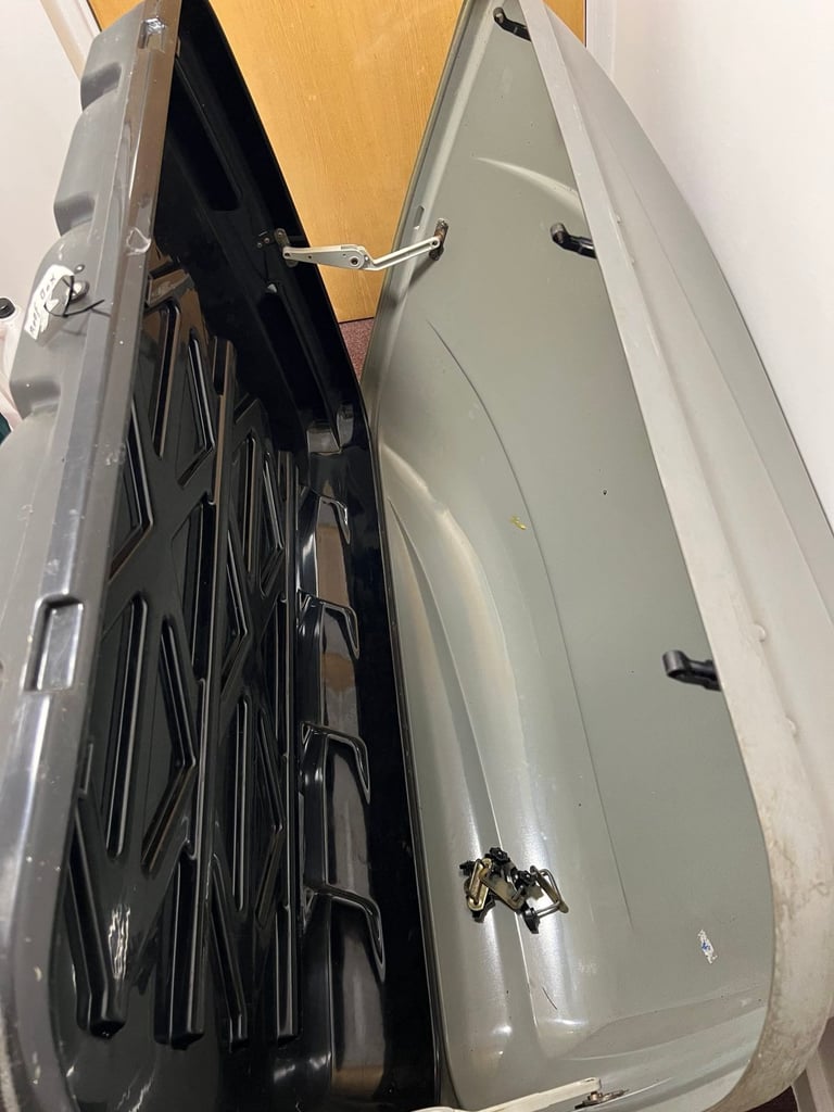 Vehicle Roof Box(340Litre) with Key & Fittings